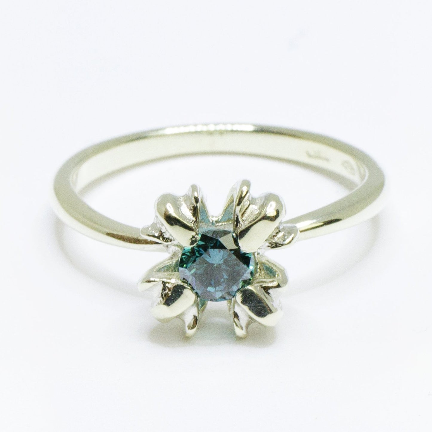 Oro verde anello diamante ikado milano