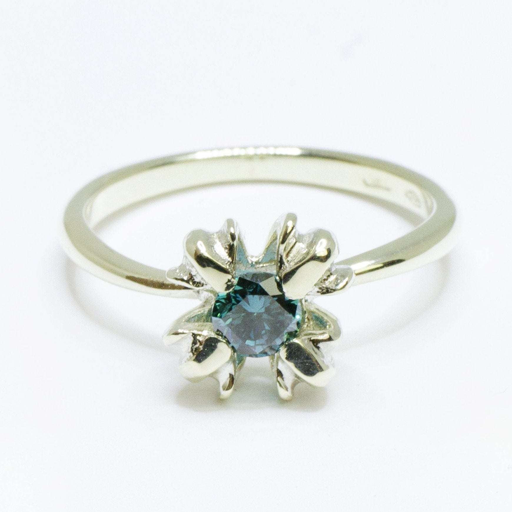 Oro verde anello diamante ikado milano