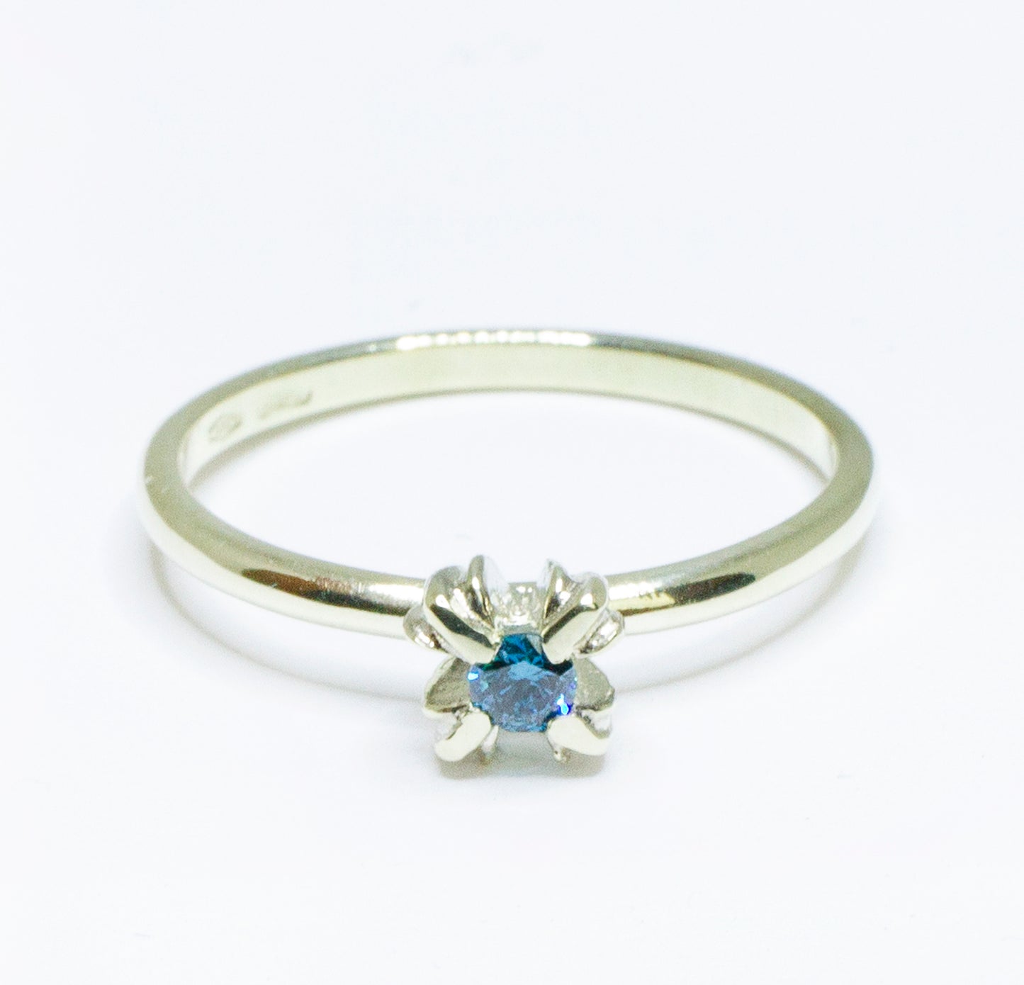 Oro verde anello diamante ikado milano